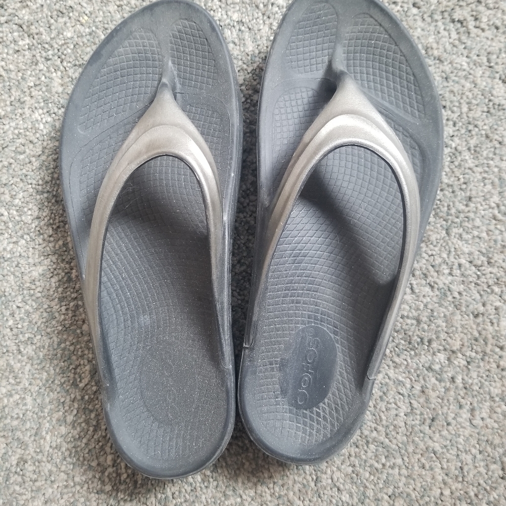 Women's Oofos recovery sandals